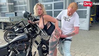 German amateur fucked in public away from the biker